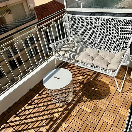 Elegant Escape In - Walk To And Old Town דירה